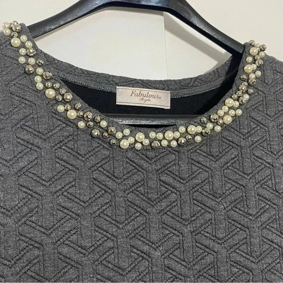 FABULOUS grey 3/4 sleeves midi dress with neckline accent of pearl and beads. M - Picture 3 of 11